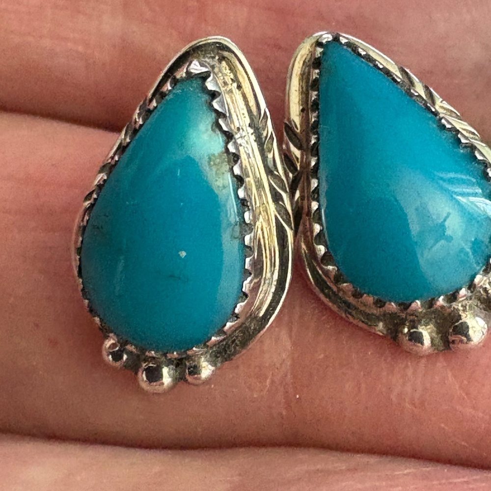 Exquisite Teardrop Kingman Turquoise Sterling Silver Stud Earrings - Picture 7 of 10